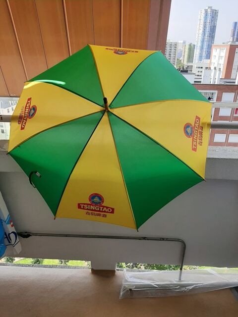 1    PETIT PARAPLUIE  DIAM�TRE 1M  LONGUEUR 80CM 
NEUF
20 Puteaux (92)