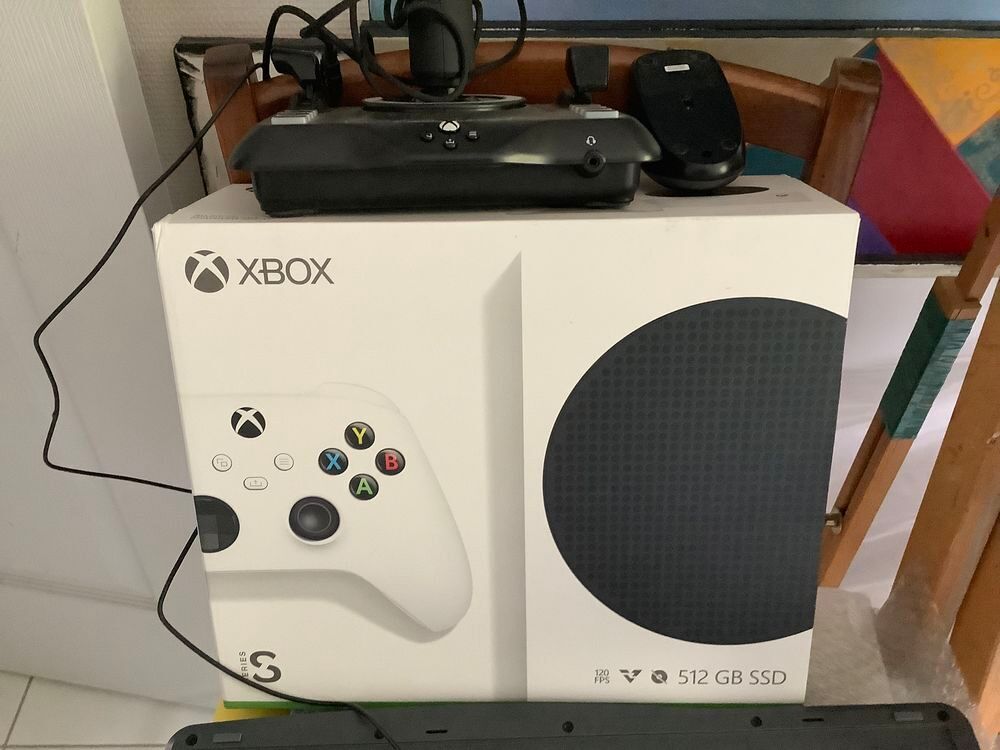 &Eacute;tat neuf Xbox 512gb avec Fly simulator, 2024, install&eacute;. + Consoles et jeux vidéos