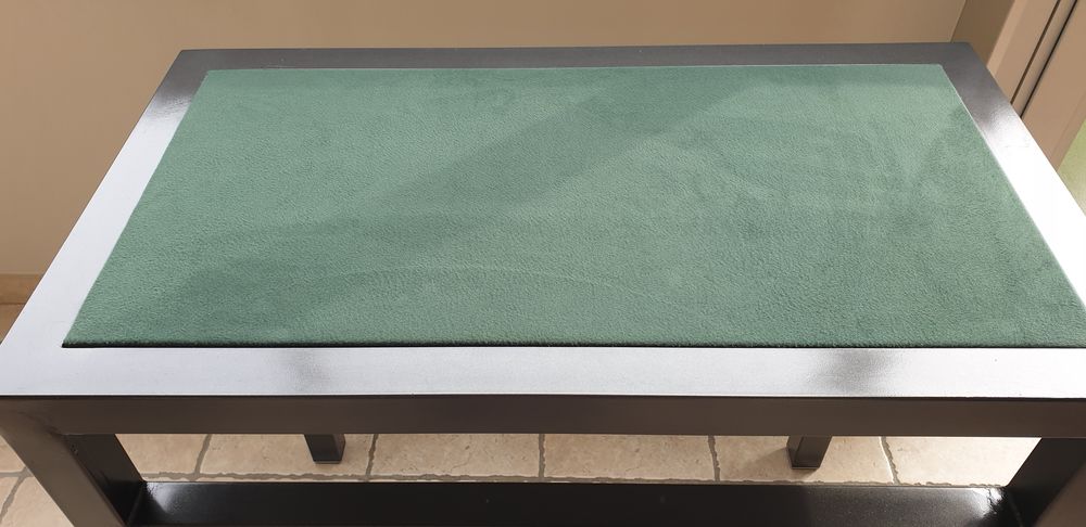 console artisanale en acier gris fonc&eacute; Décoration