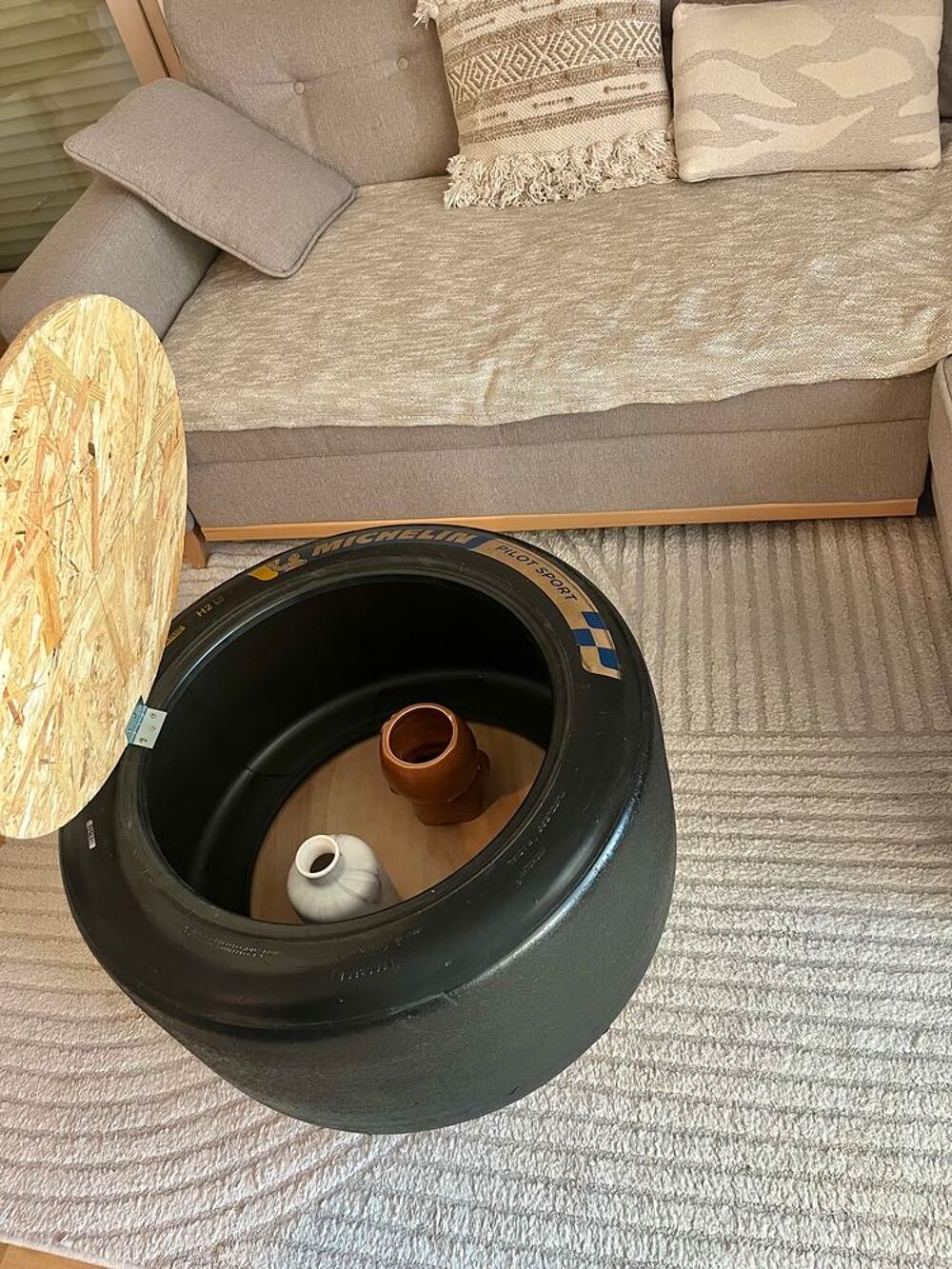 Table basse originale en pneu Michelin ? avec rangement Meubles