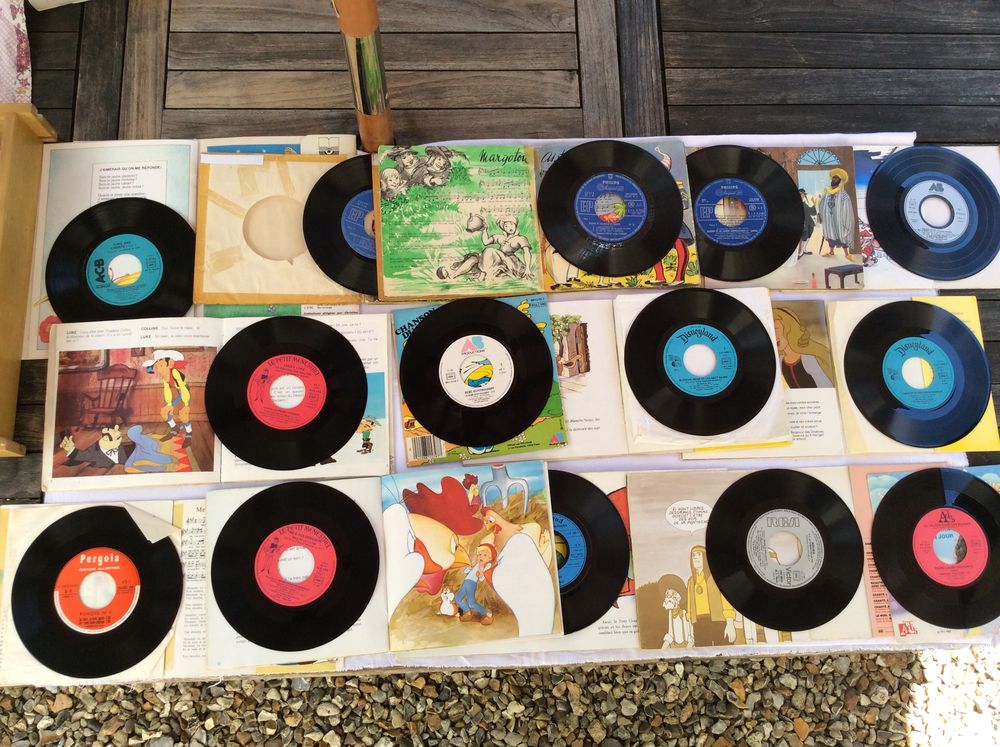 Enfantina disques vinyles et livres disques 14 volumes 45 T CD et vinyles