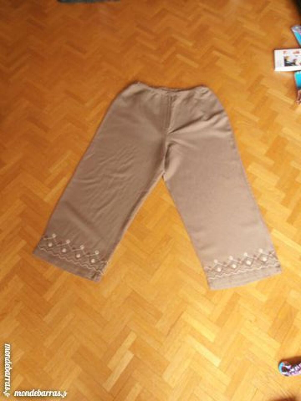 Pantacourt brod&eacute; kaki (49) Vêtements