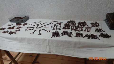 CLES ANCIENNES 18 �me 19 �me + SERRURES 850 L'Isle-Jourdain (32)