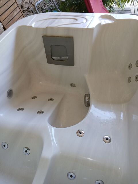 jacuzzi extérieur pour terrasse 1490 Saint-Grégoire (81)
