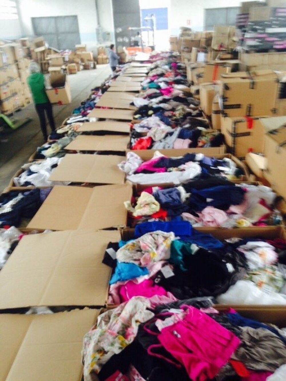 lot de 15 v&ecirc;tements femme taille 38 Vêtements