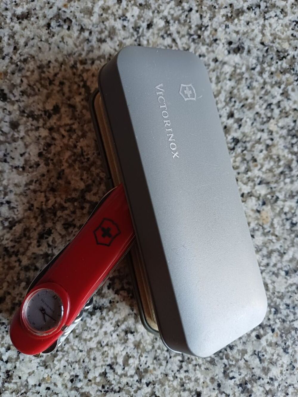 couteau suisse Victorinox 
Bricolage