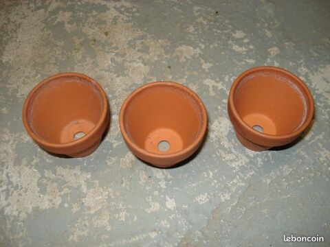 Trois petits pots en terre cuite 0 Mérignies (59)