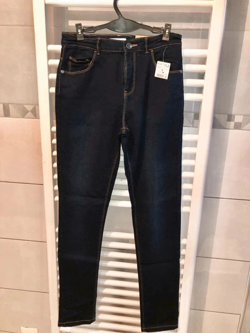 Jeans slim taille haute Kiabi neuf taille S &agrave; 8 euros
Vêtements