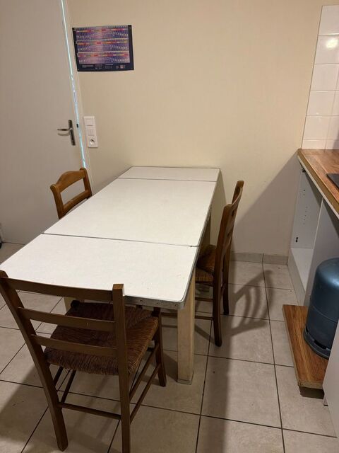 Table cuisine  et chaises 35 Usson-du-Poitou (86)