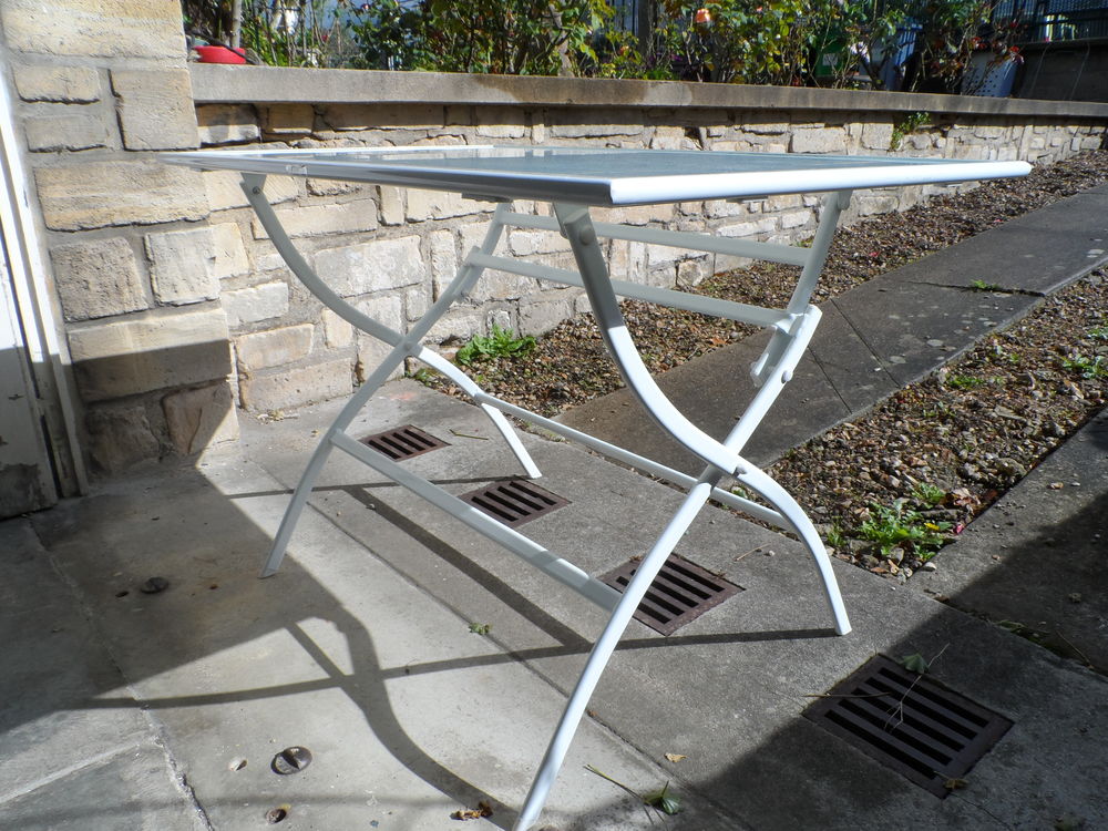 Table et chaises Hesperide 
Meubles