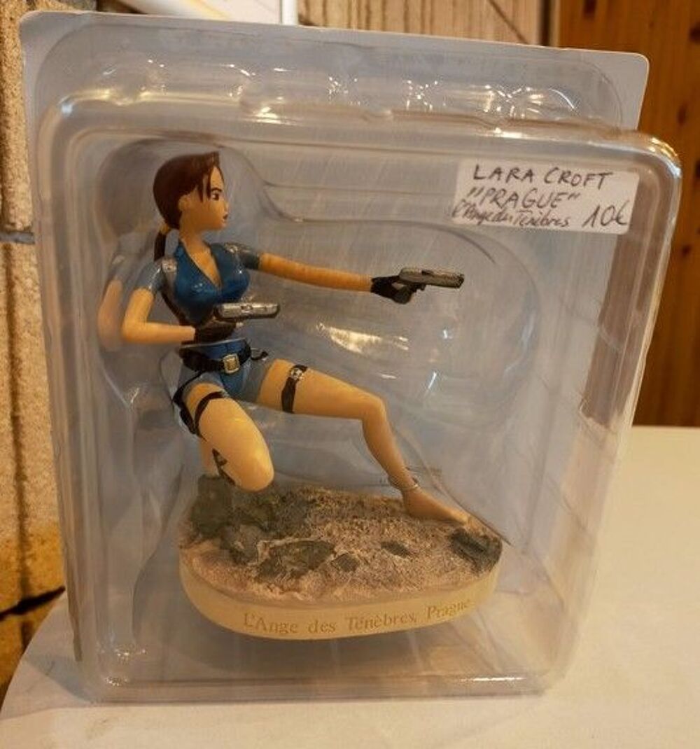figurines Lara Croft neuves (10e l'une)
