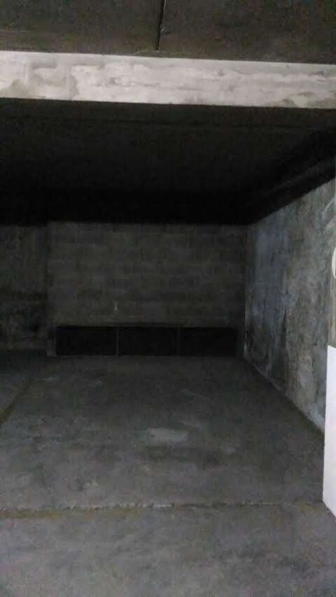 Parking / Garage  louer 10 m