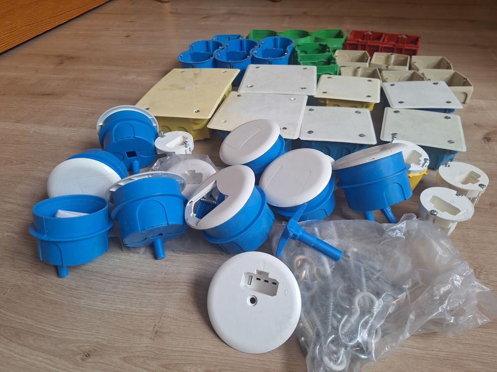 Lot de bo&icirc;tes et bo&icirc;tiers pour installation &eacute;lectrique Bricolage