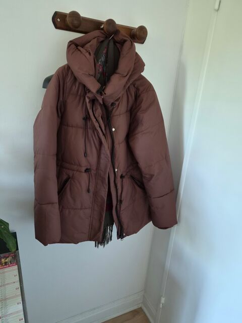 Veste noire sans capuche matelassee 44
Doudoune marron neuv
40 Sartrouville (78)