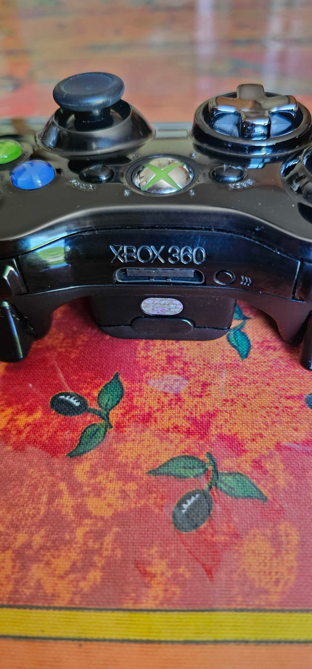 manette xbox 360neuve colector jamais utilis&eacute; Consoles et jeux vidos