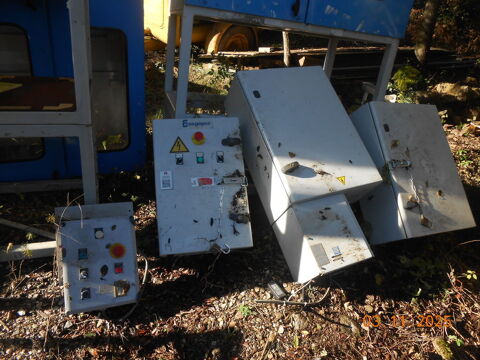 plusieurs coffrets electrique en fer .B.E.G.
LOT de 4 . 100 30110 Les salles-du-gardon