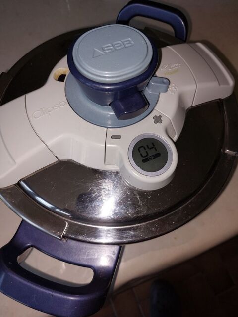 Cocotte minute Clipso Seb avec son minuteur. 50 Auxonne (21)