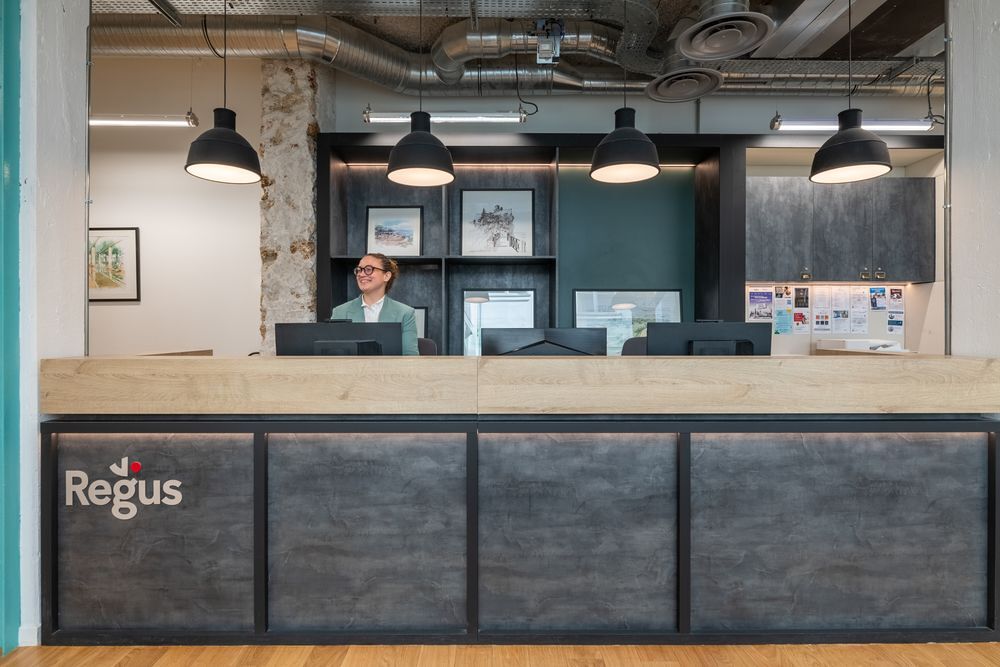   Louez un grand espace de bureau pour 32 personnes à Paris, 64 Avenue Parmentier Paris 11