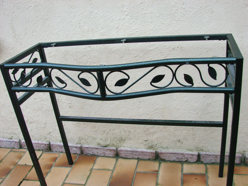 ETAGERES ET TABLE BASSE Meubles