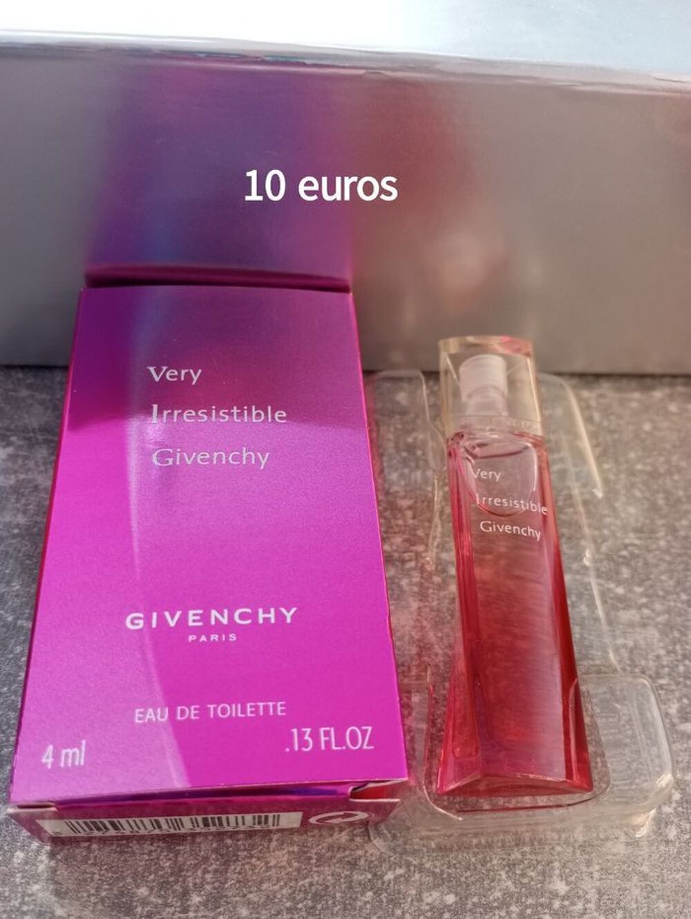 Miniature de collection Givenchy 