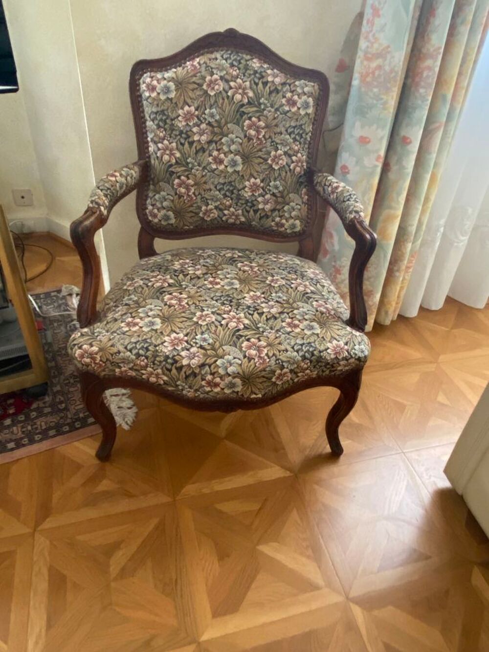 TR&Egrave;S BEAU FAUTEUIL Meubles