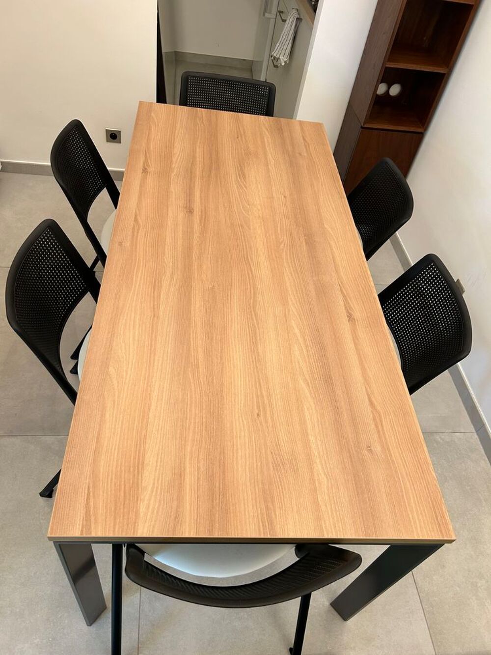 Table de r&eacute;union + 6 chaises Meubles