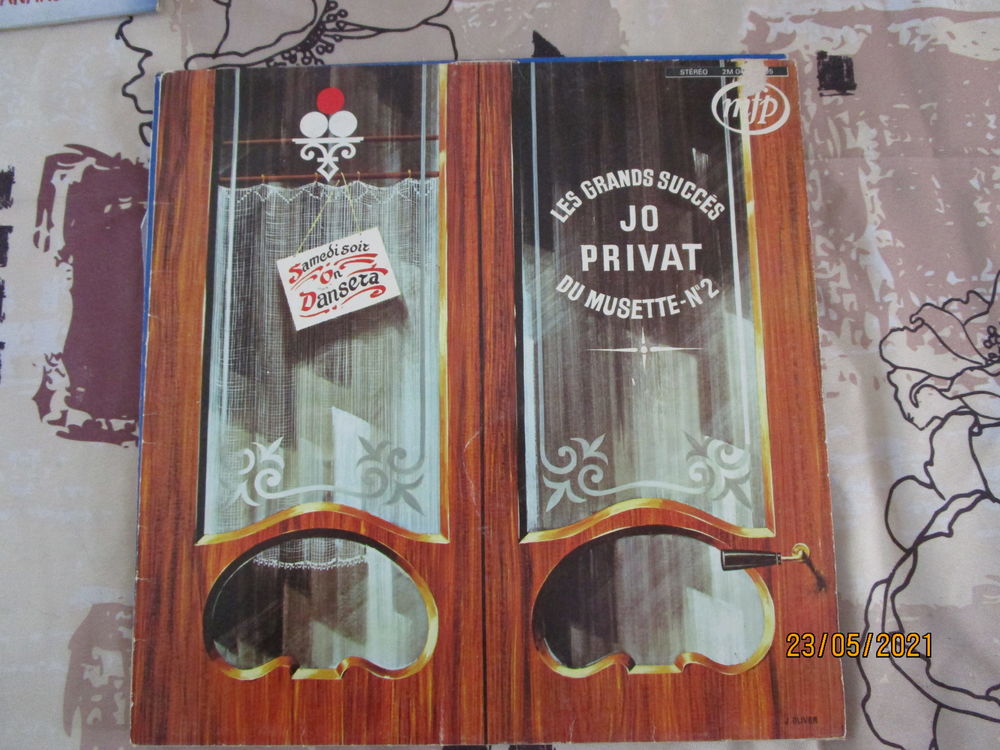 disque vinyle de "JO PRIVAT" les grands succ&egrave;s du musette n&deg; CD et vinyles