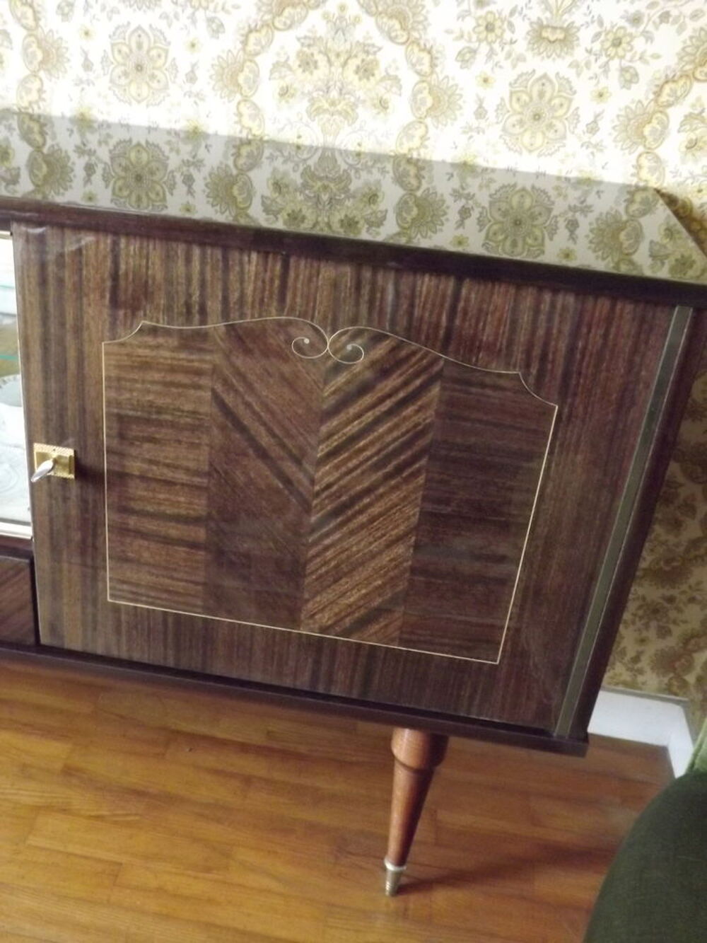 ENFILADE D EBENE DE MACASSAR 
ANNEE 1970
Meubles