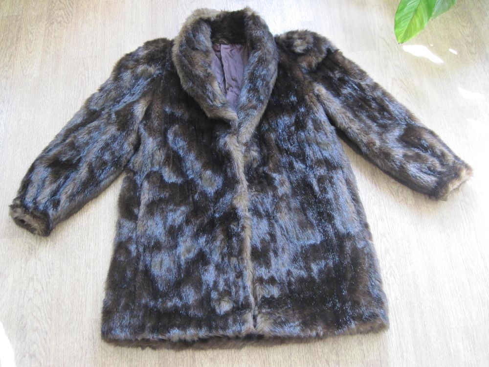 Veste fourrure style vision-- comme neuve Vêtements