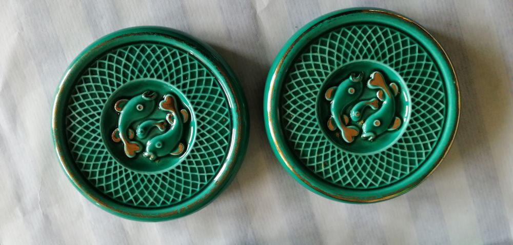 1 dessous de plat, 2 dessous de bouteille, 1 pot &agrave; moutard Décoration