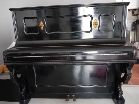Piano droit noir avec tabouret
500 Grenoble (38)