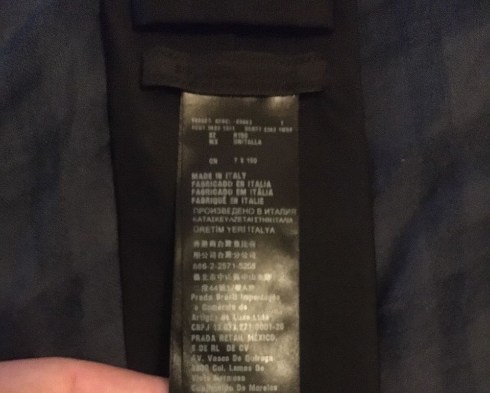 Cravate prada quasi neuf Vêtements