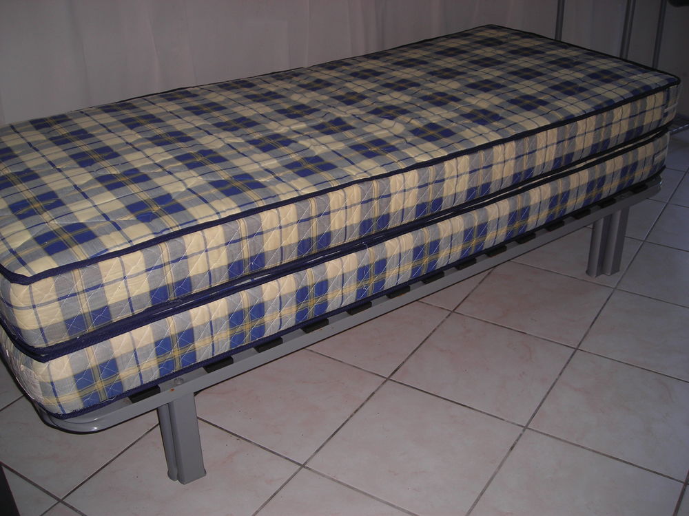 Deux sommiers et deux matelas de 80 cm Meubles