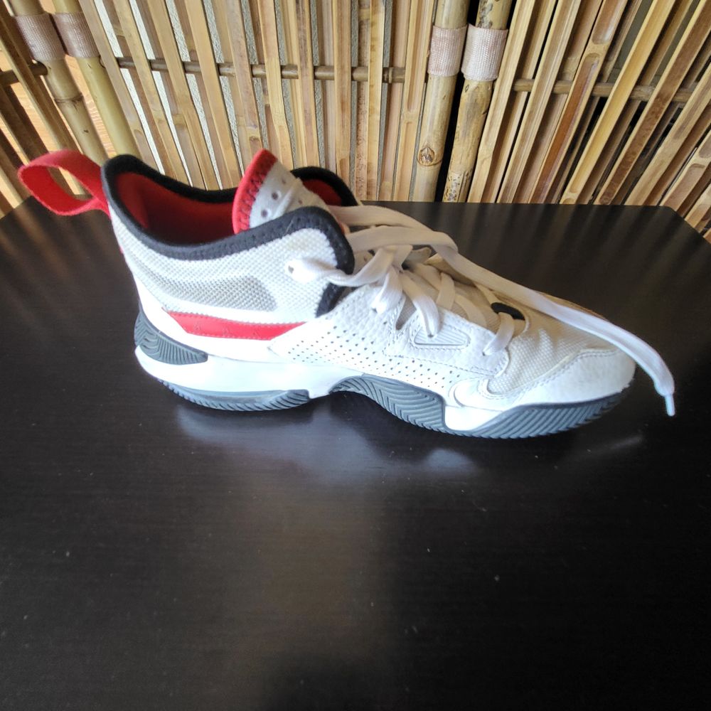 Baskets Nike Jordan Stay Loyal 2 T.39 blanches Tr&egrave;s bon &eacute;tat Chaussures