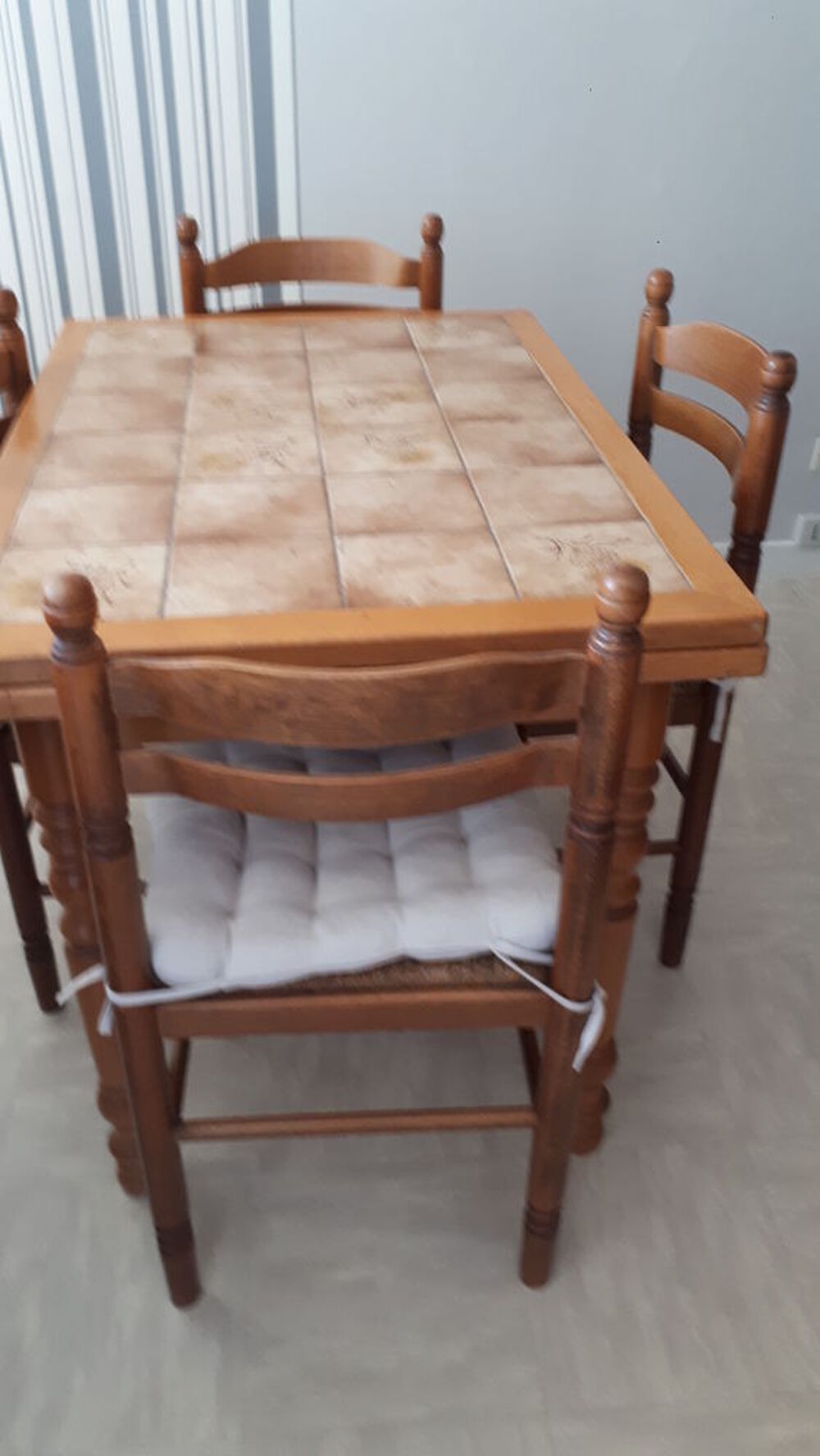 table cuisine plateau carrele 4 chaises assises paille Meubles
