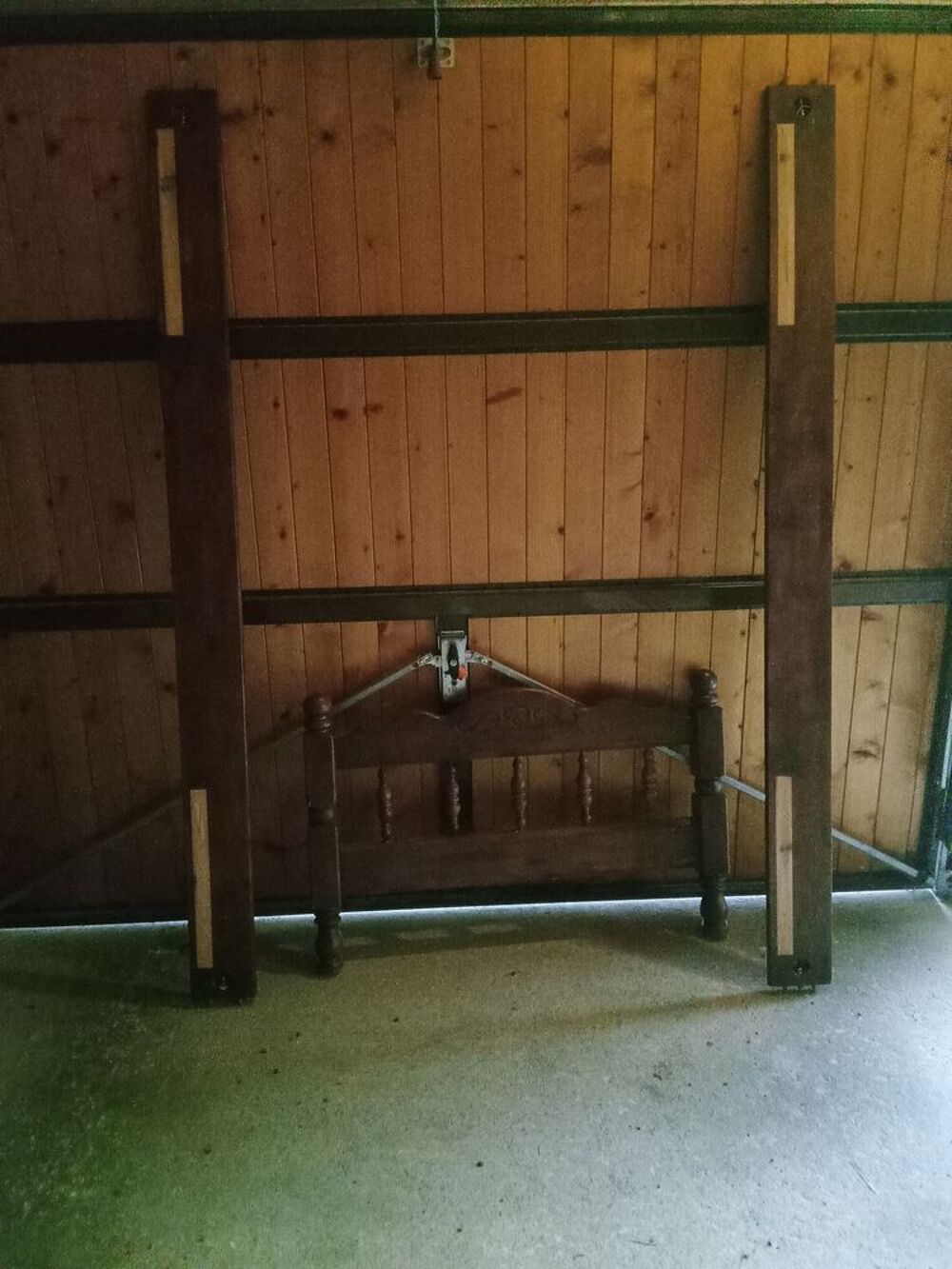 Cadre de lit et son sommier peuvent &ecirc;tre vendu s&eacute;par&eacute;ment Meubles