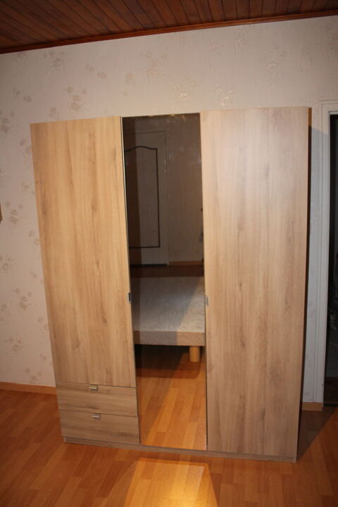 Armoire avec miroir en bon �tat. 80 Sa�ne (25)