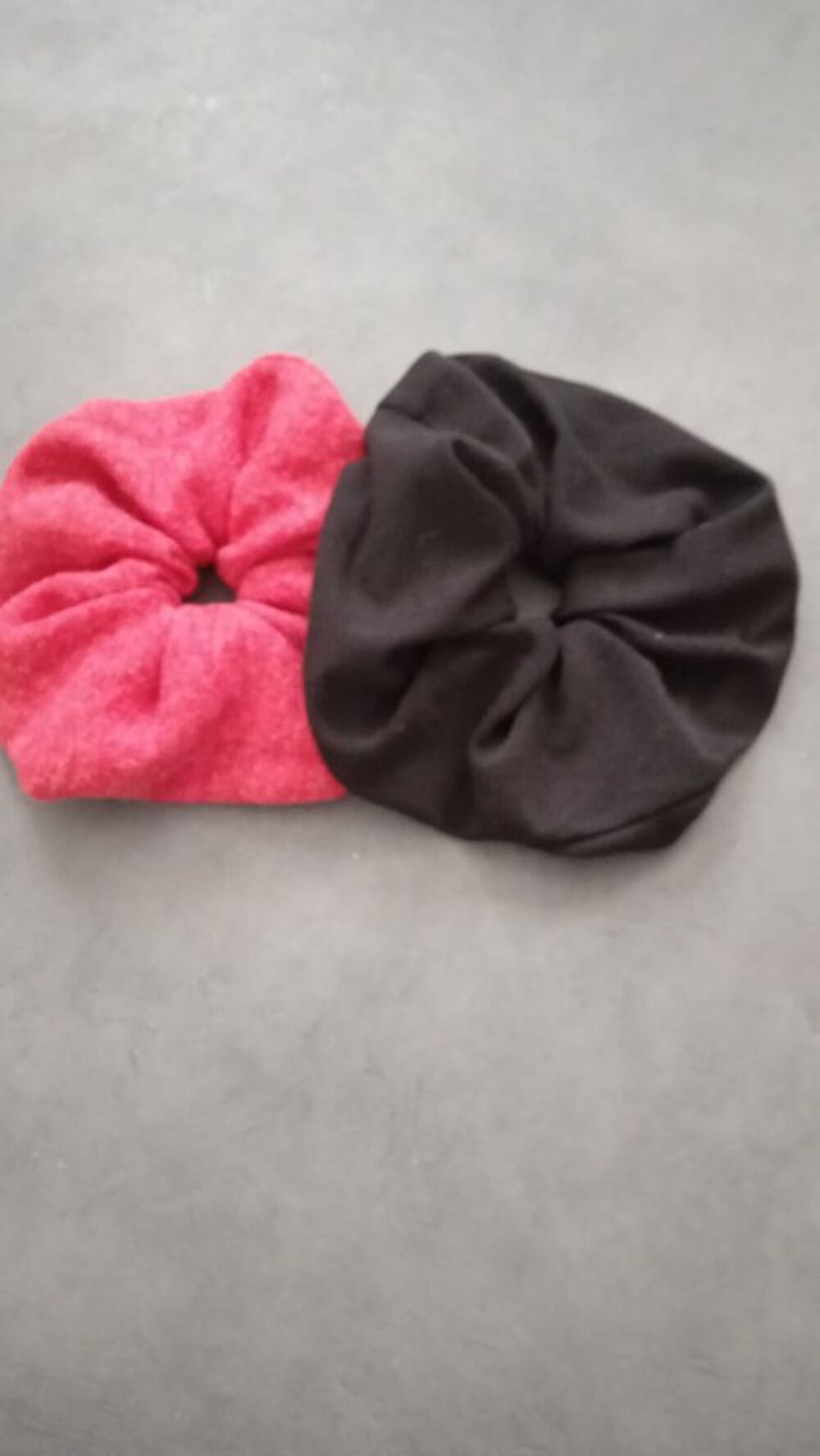 lot de 2 chouchou rouge et noir Vêtements