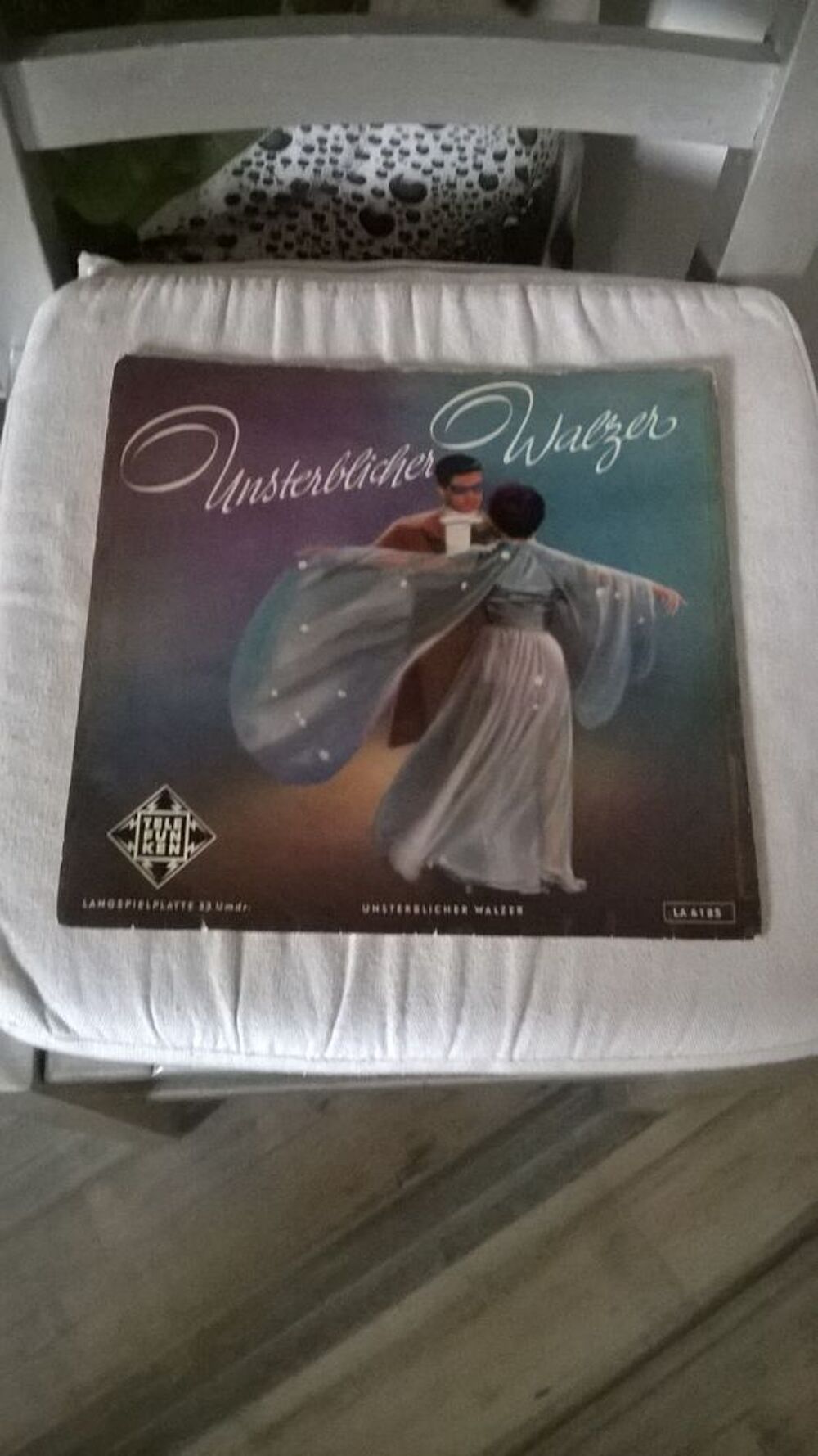 Vinyle B&eacute;la Sanders Und Sein Gro&szlig;es Tanzstreichorchester
Un CD et vinyles
