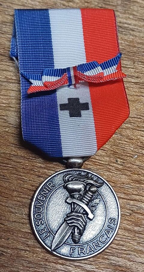 M�daille  Militaire le souvenir fran�ais 12 Lucheux (80)