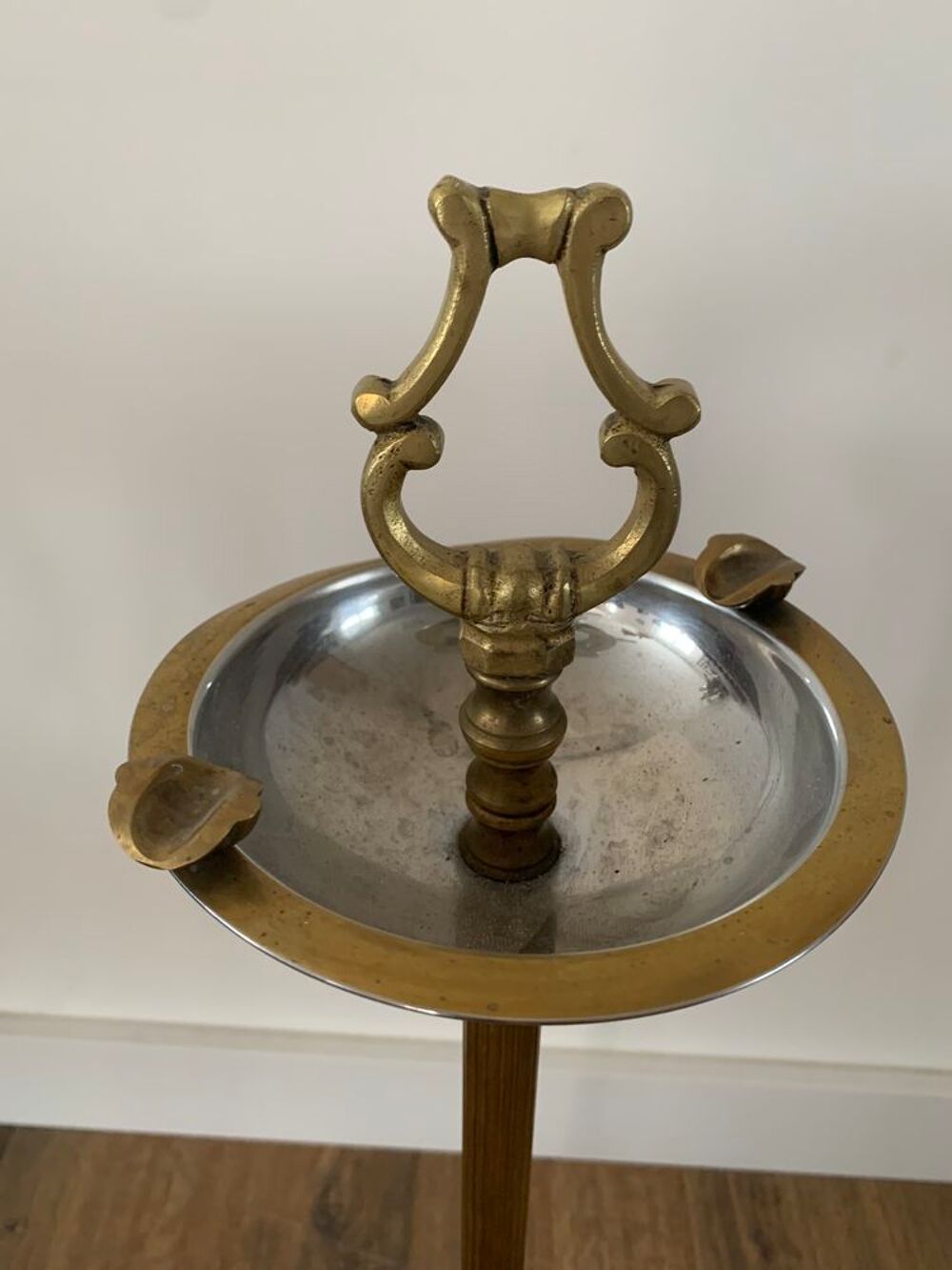 Cendrier sur pied ancien en bronze Décoration