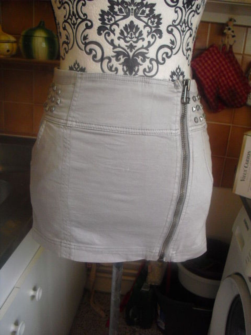 JUPE courte ZARA TRF gris claire NEUVE TAILLE 34 Vêtements