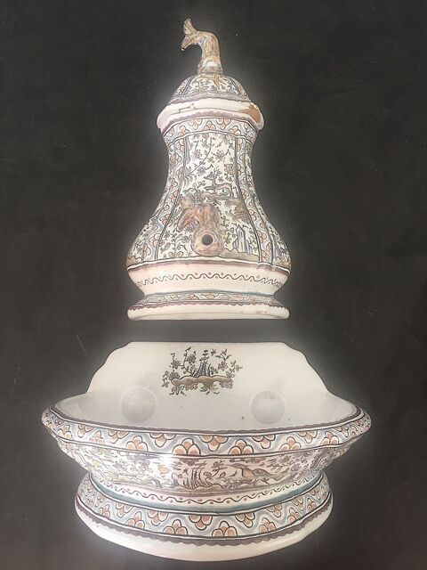 Fontaine murale en fa�ence 50 Hy�res (83)