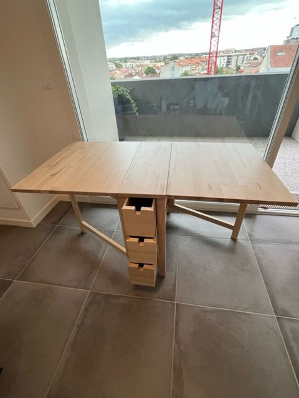Table en bois IKEA rabattable en tr&egrave;s bon &eacute;tat Meubles