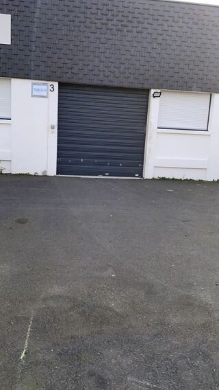  Parking / Garage  louer 90 m