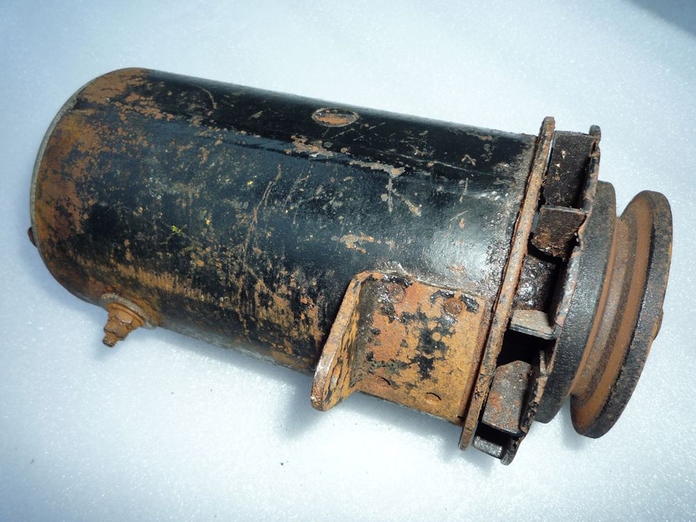 RENAULT 8 10 FLORIDE CARAVELLE - G&eacute;n&eacute;ratrice 