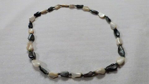 Collier véritable perles nacre blanches, noires 13 Écuisses (71)