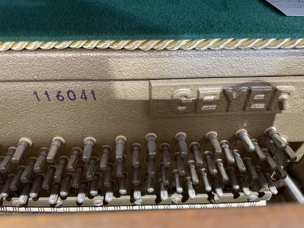 Piano droit Geyer 109 Noyer Instruments de musique
