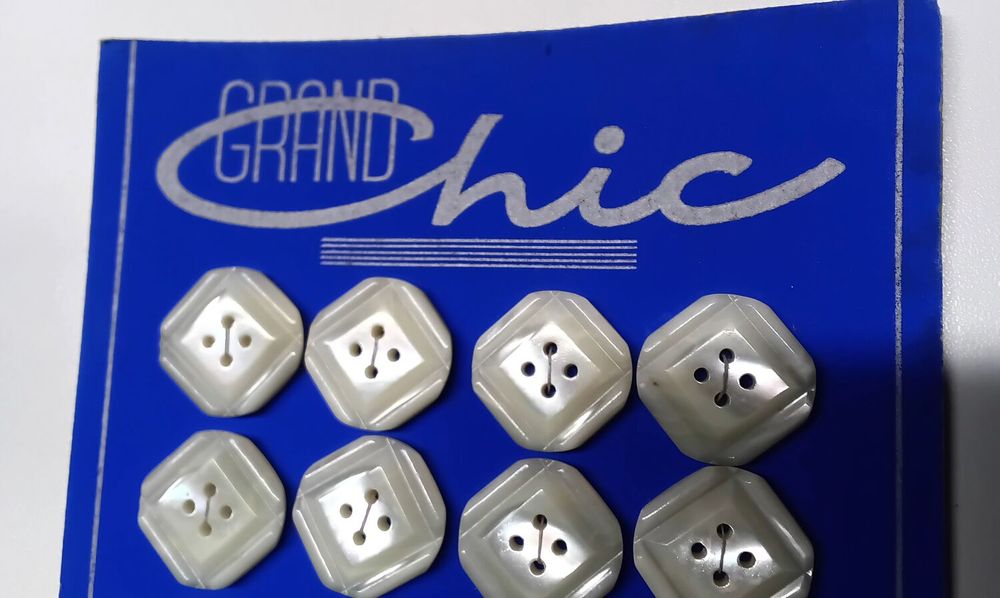 24 boutons mercerie vintage nacre v&eacute;ritable " GRAND CHIC" Maroquinerie