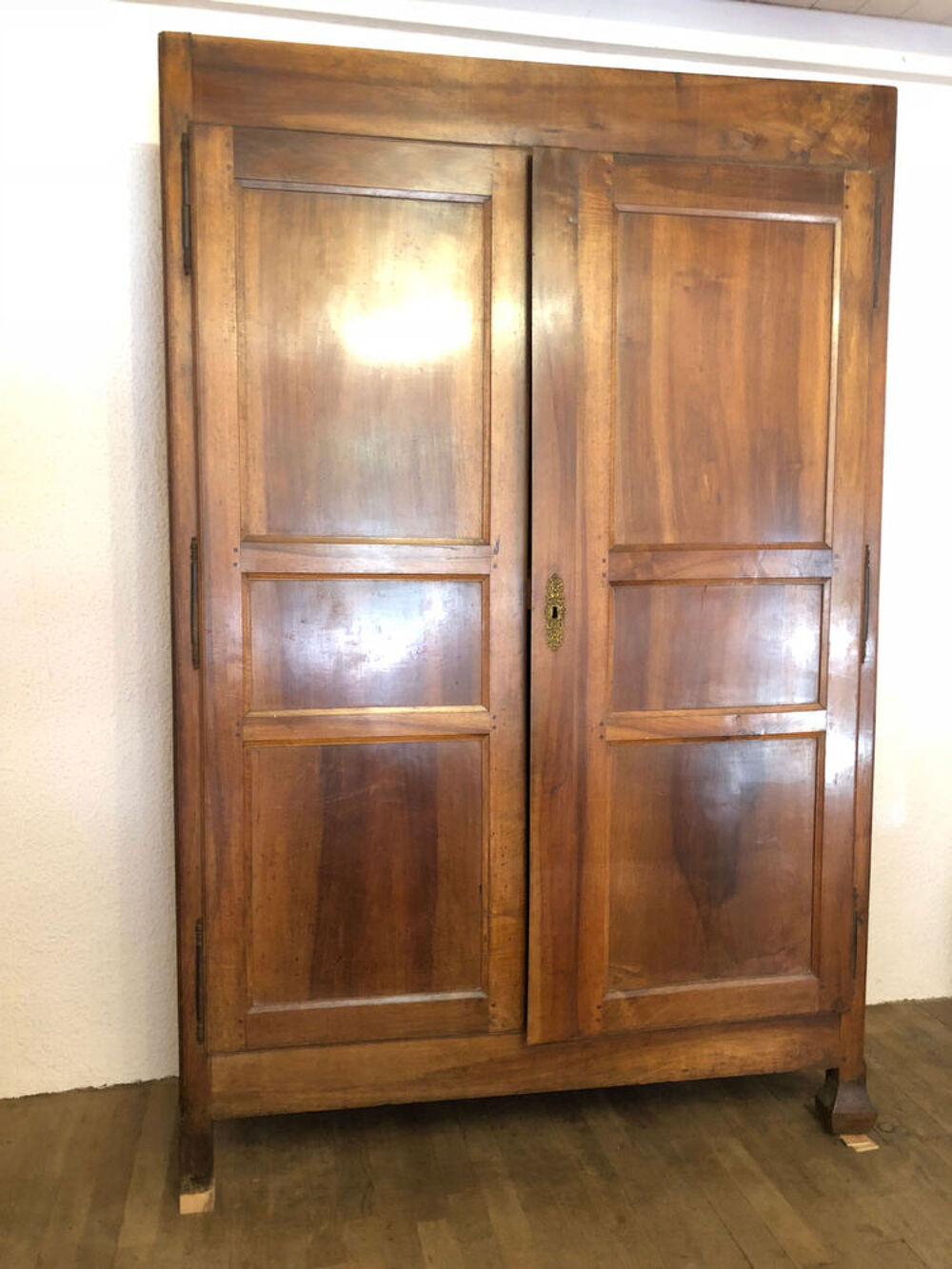 Armoire style Louis Philippe en noyer massif Meubles